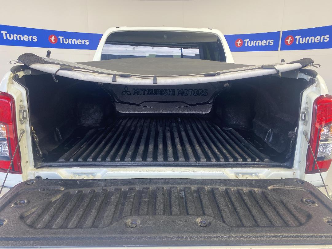 Photo '14' of Mitsubishi Triton