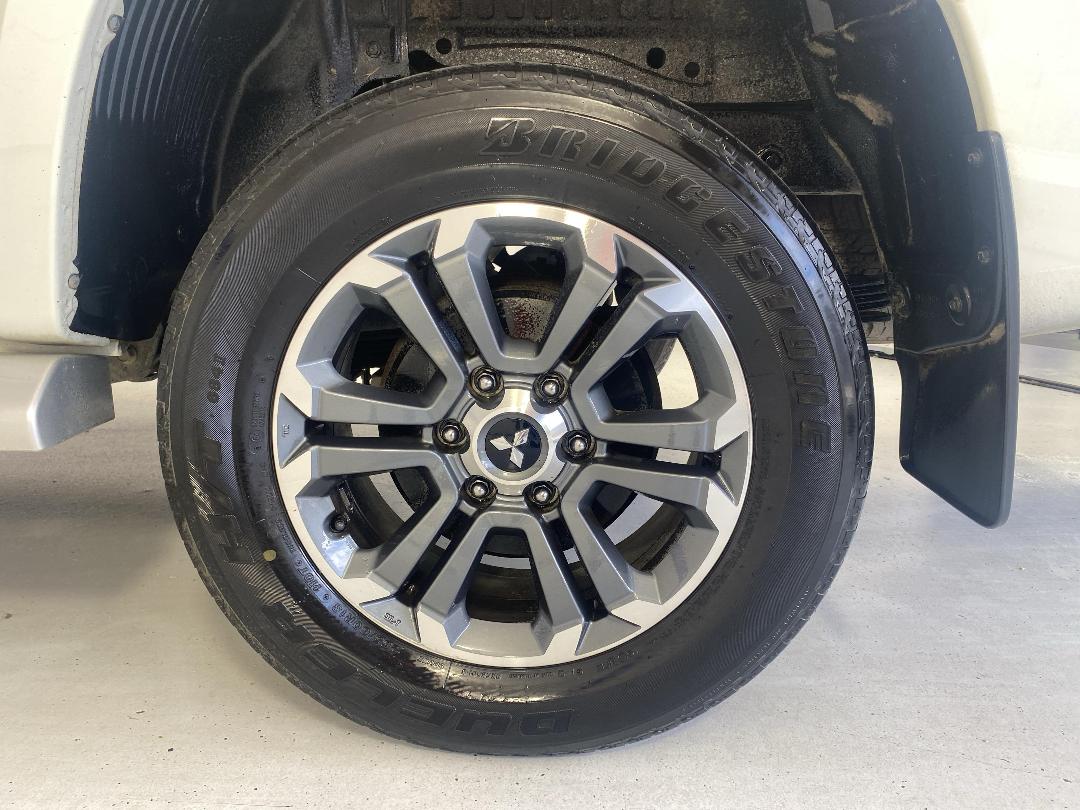 Photo '11' of Mitsubishi Triton