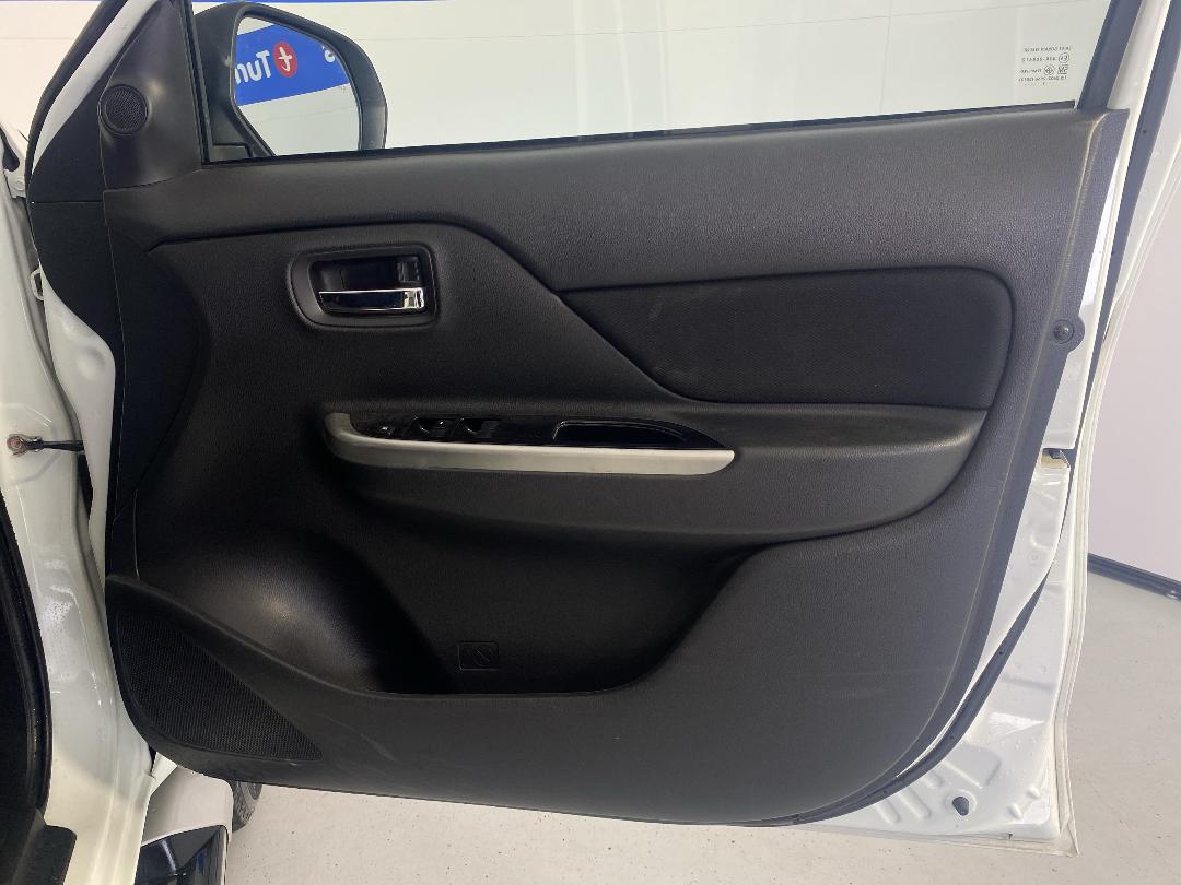 Photo '15' of Mitsubishi Triton