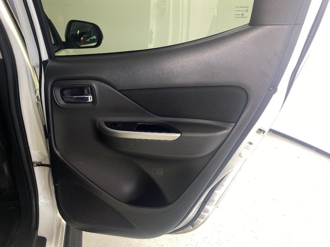 Photo '19' of Mitsubishi Triton