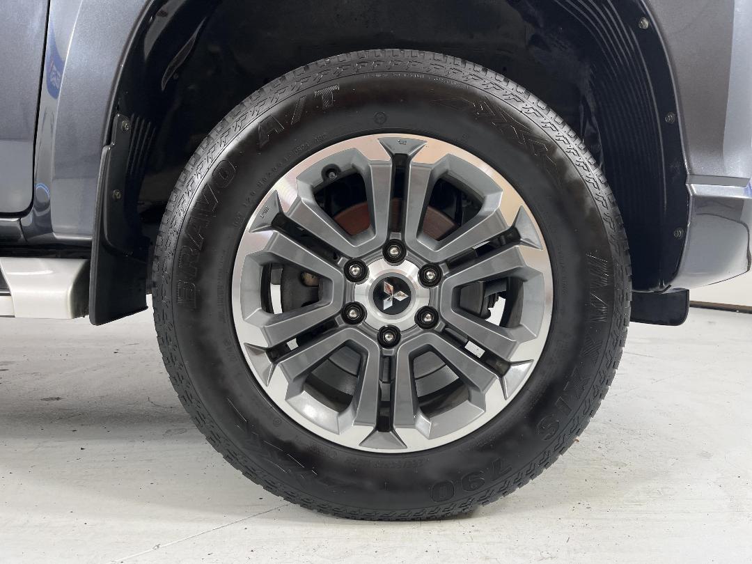 Photo '9' of Mitsubishi Triton