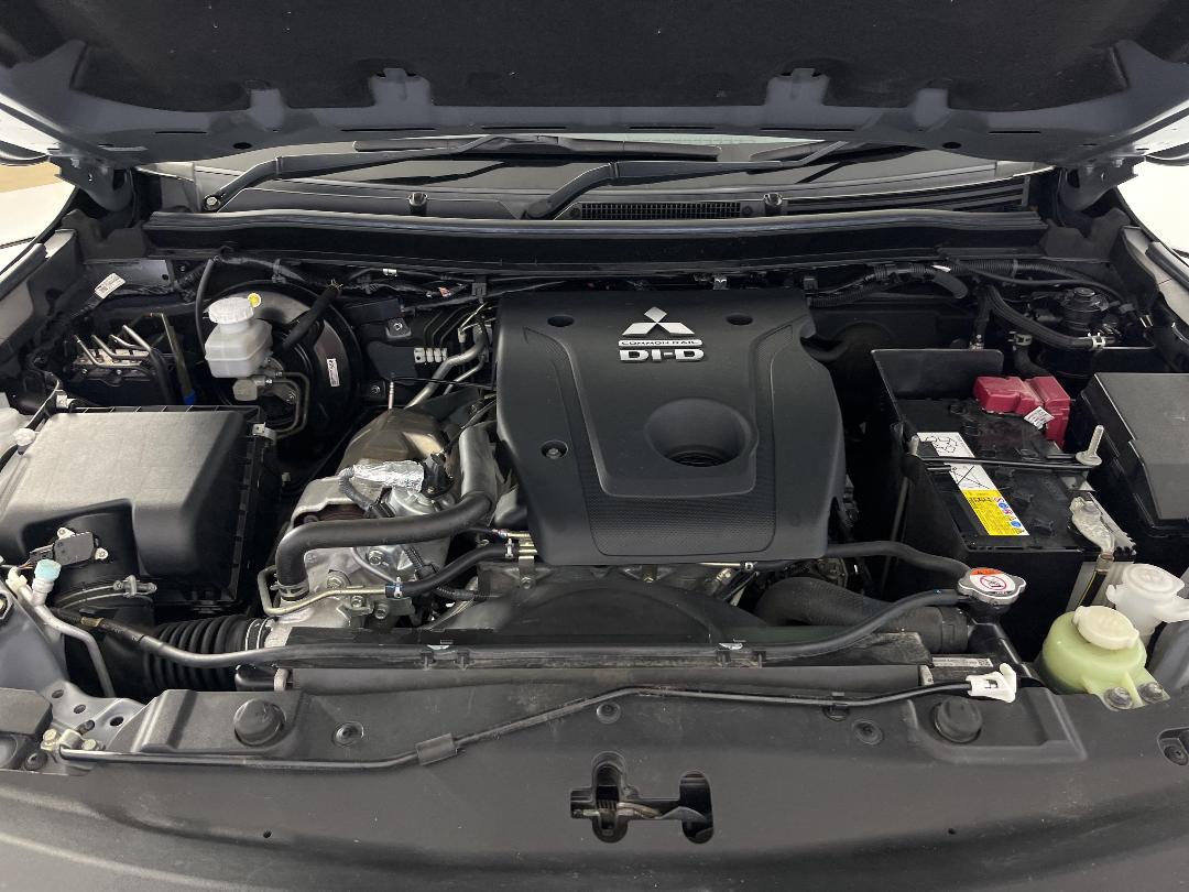 Photo '13' of Mitsubishi Triton