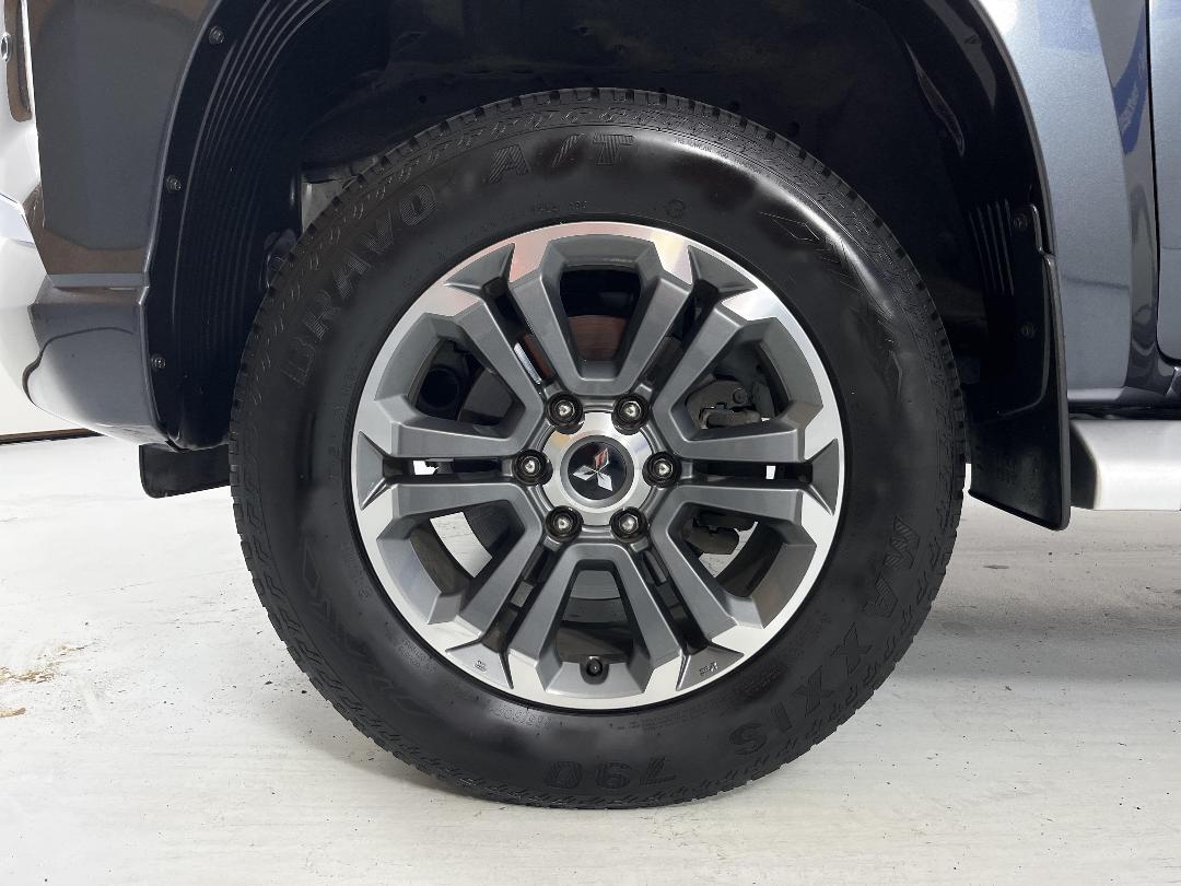 Photo '10' of Mitsubishi Triton