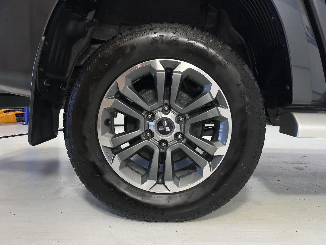 Photo '12' of Mitsubishi Triton