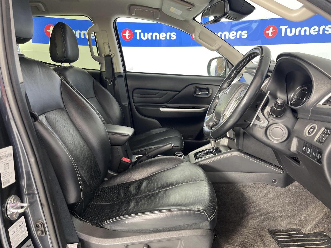 Photo '15' of Mitsubishi Triton