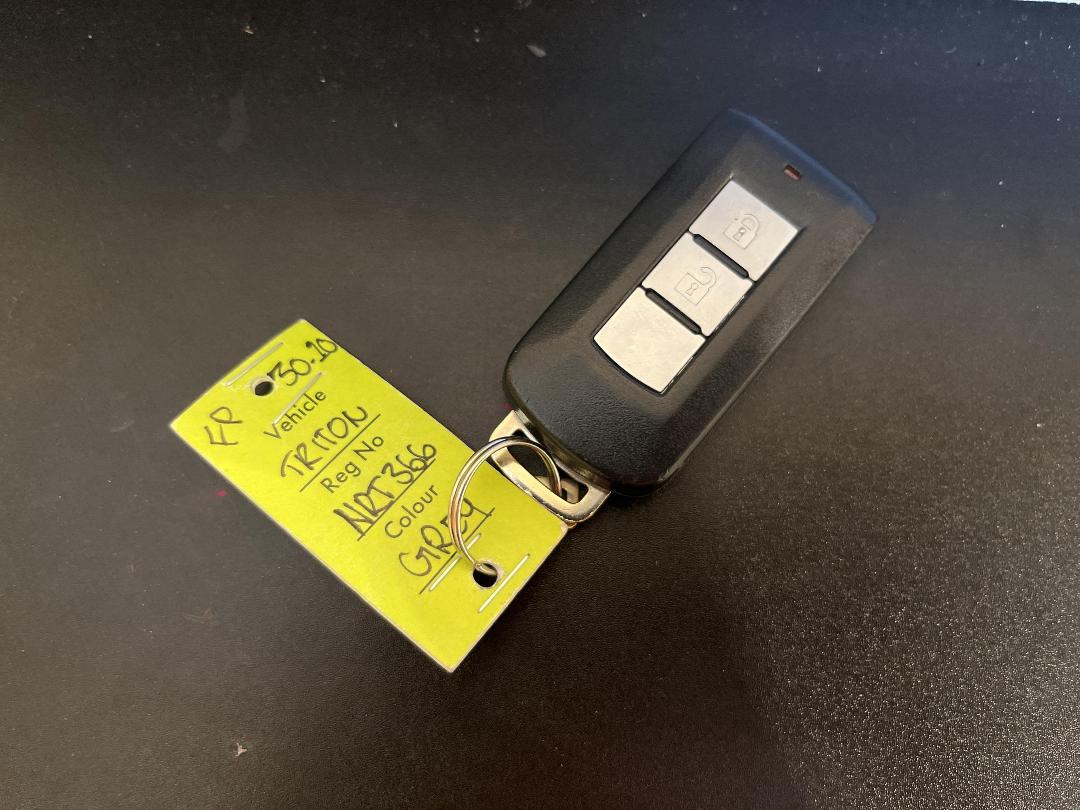 Photo '21' of Mitsubishi Triton