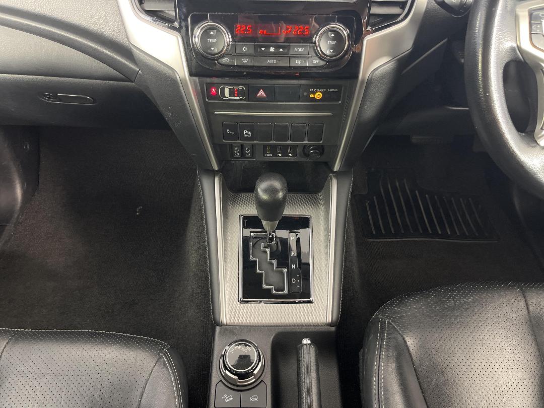 Photo '17' of Mitsubishi Triton