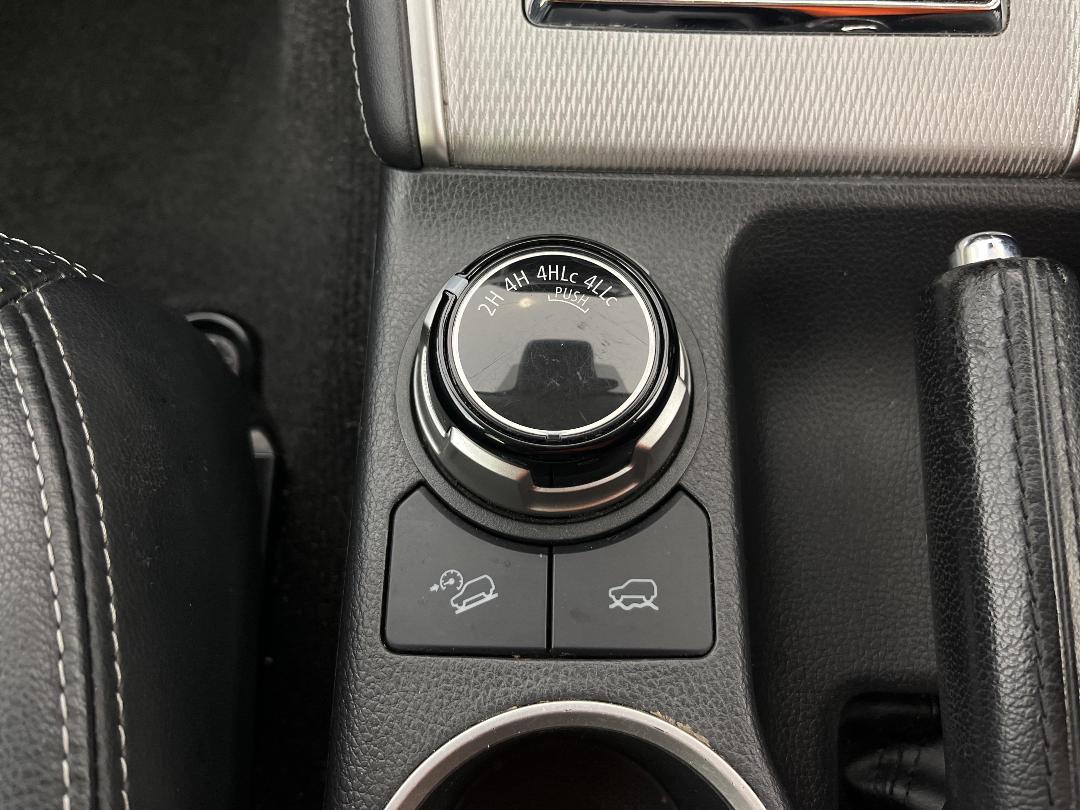 Photo '28' of Mitsubishi Triton