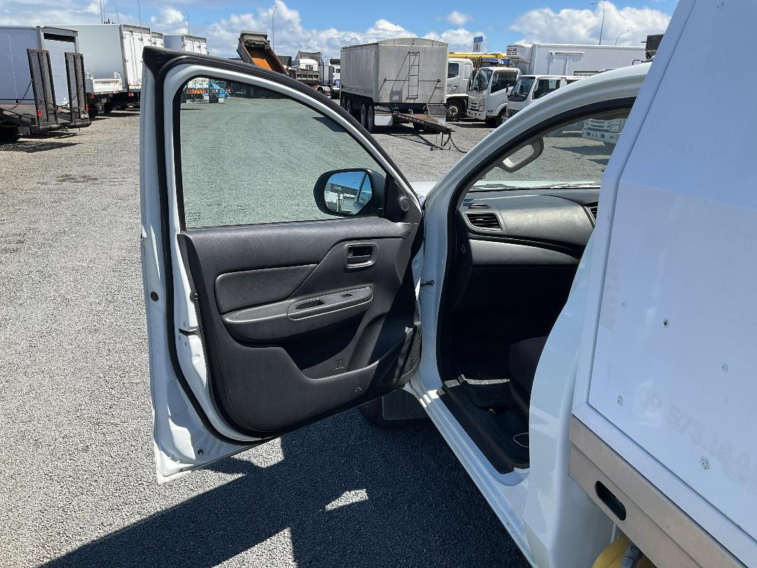 Photo '19' of Mitsubishi Triton Photo '19' of Mitsubishi Triton