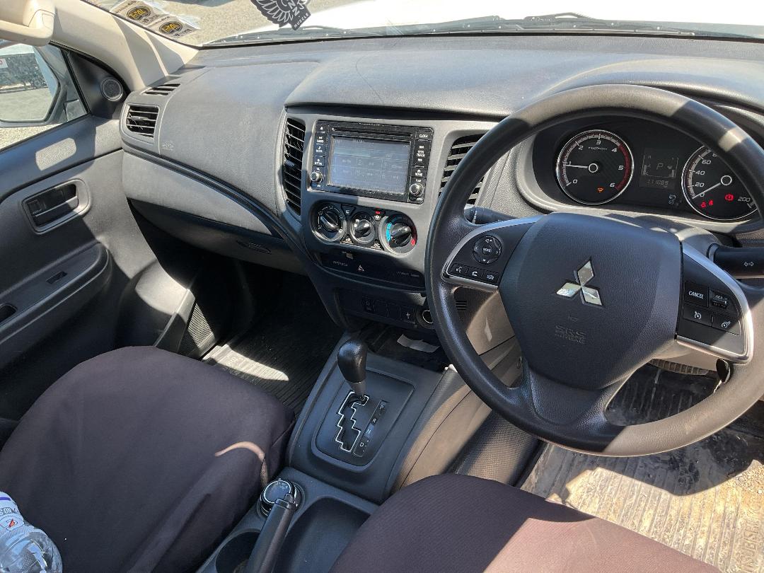 Photo '17' of Mitsubishi Triton Photo '17' of Mitsubishi Triton