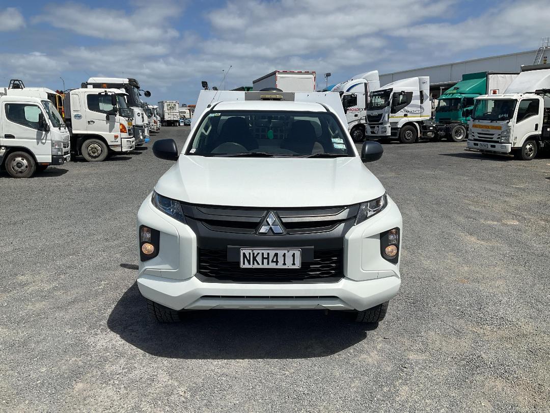 Photo '2' of Mitsubishi Triton