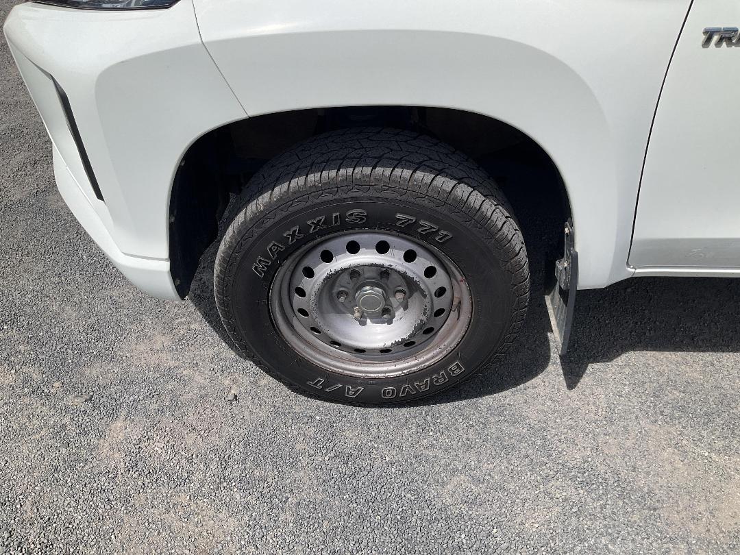 Photo '10' of Mitsubishi Triton