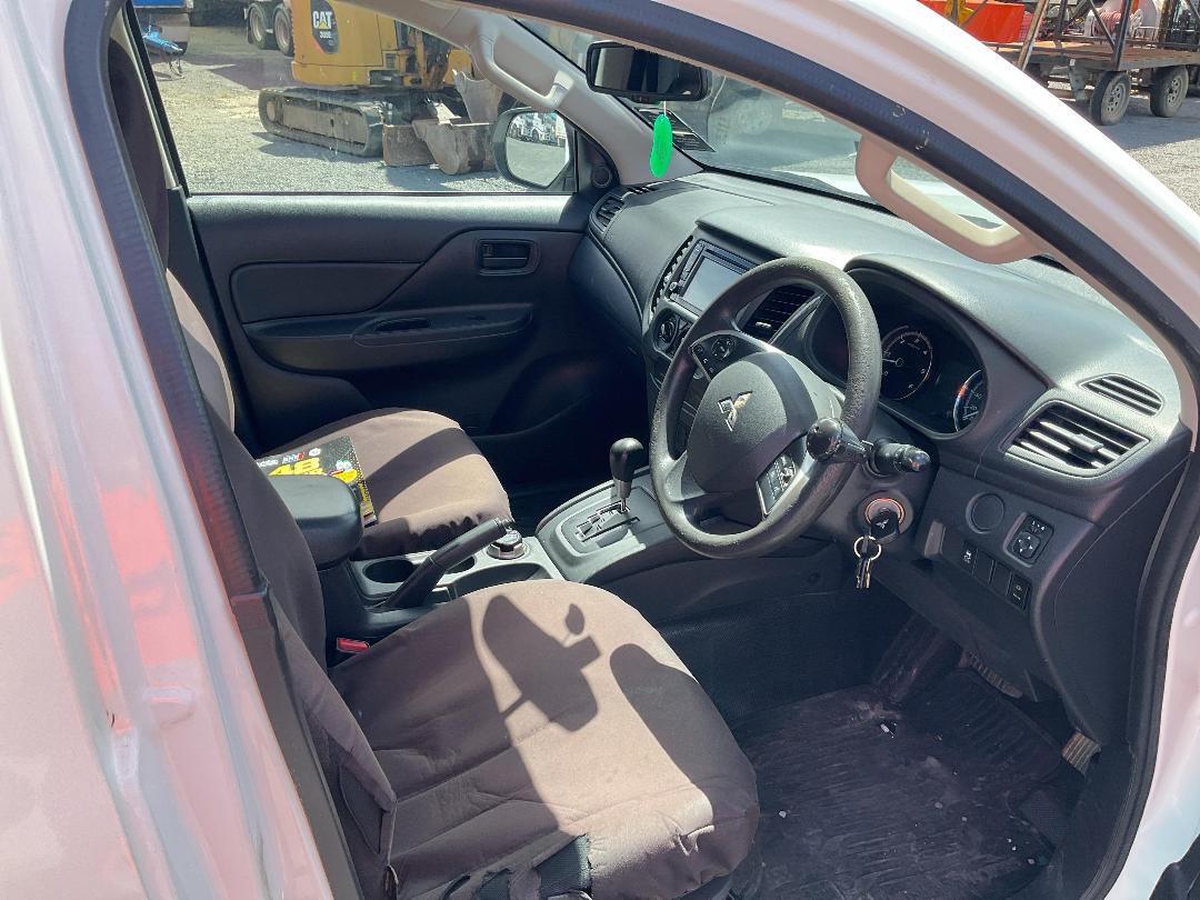 Photo '16' of Mitsubishi Triton