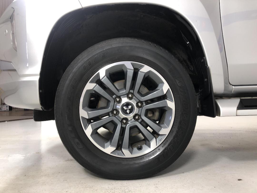 Photo '10' of Mitsubishi Triton