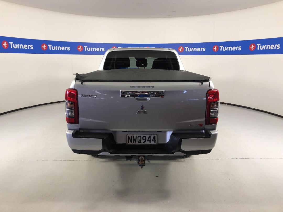 Photo '6' of Mitsubishi Triton