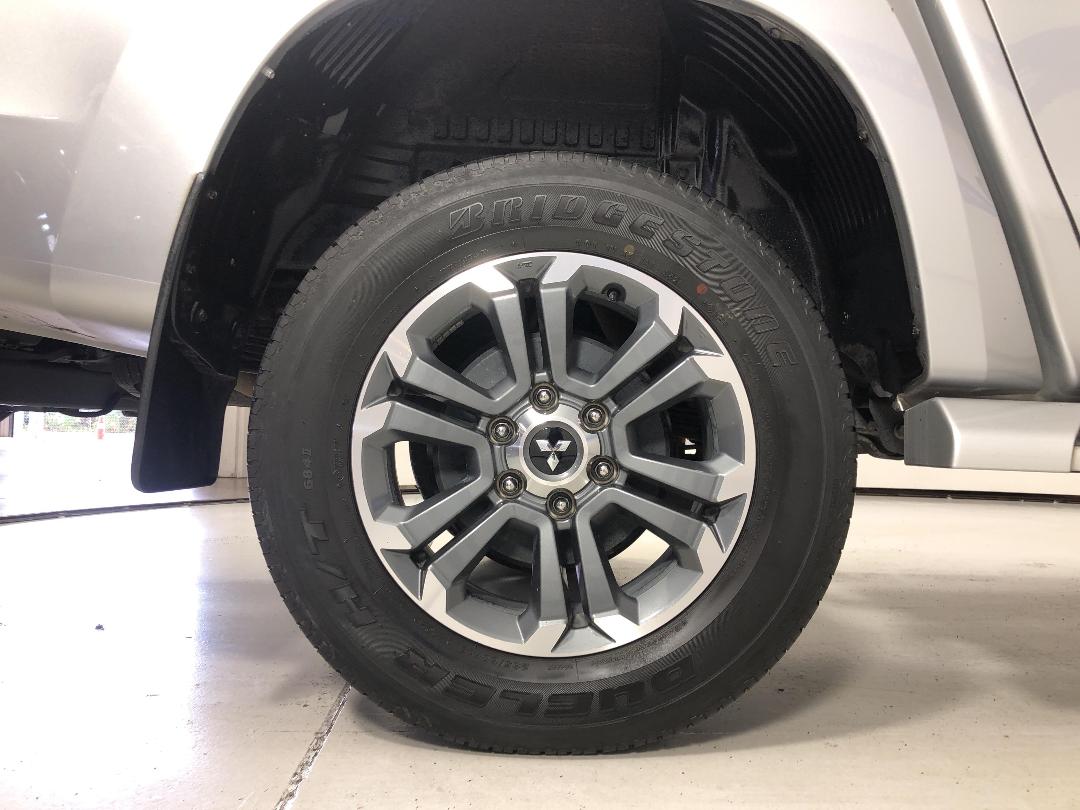 Photo '12' of Mitsubishi Triton