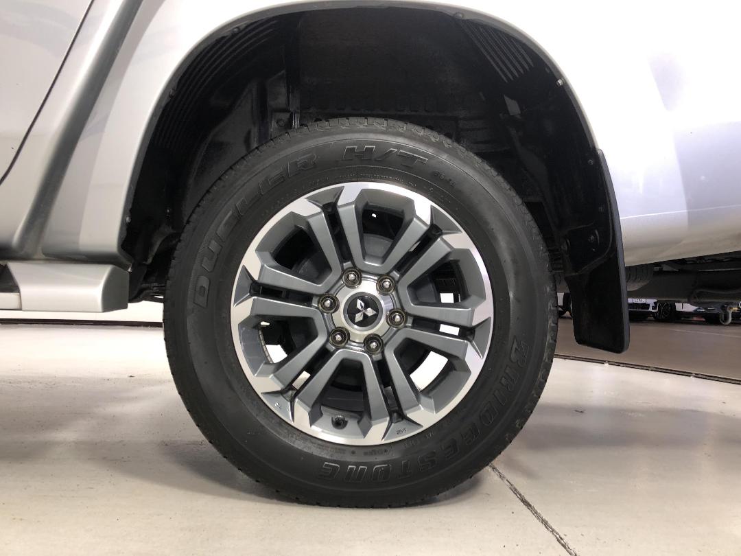 Photo '11' of Mitsubishi Triton