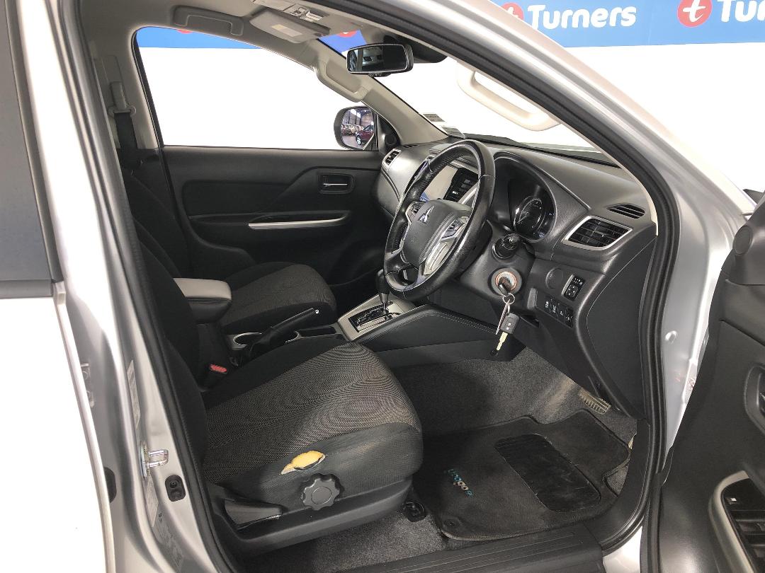 Photo '16' of Mitsubishi Triton