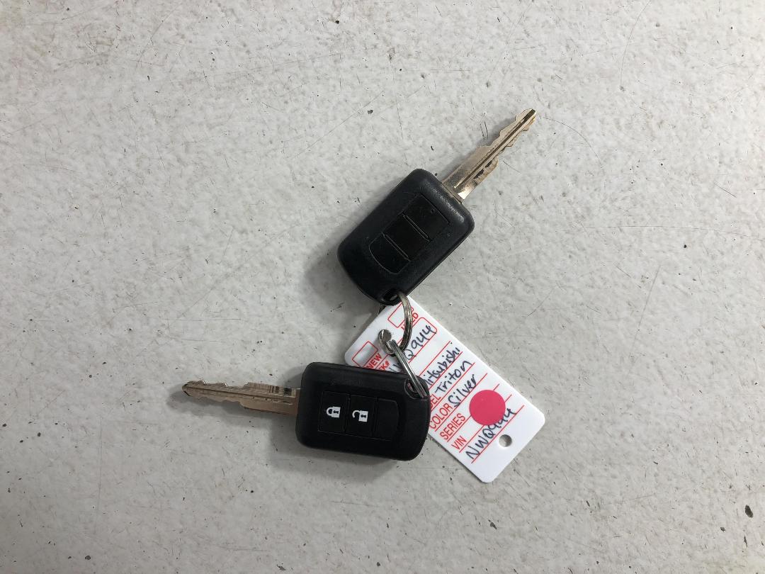 Photo '22' of Mitsubishi Triton