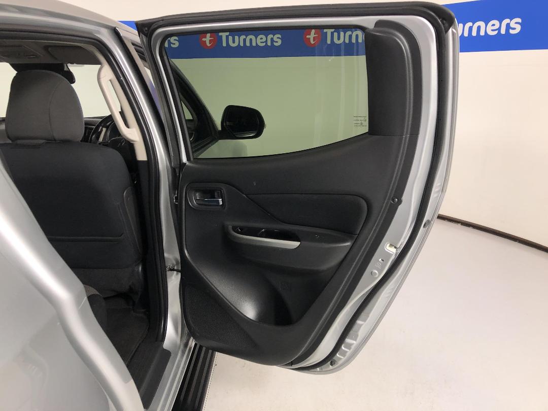 Photo '19' of Mitsubishi Triton