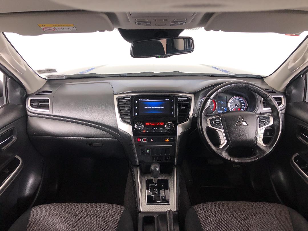 Photo '17' of Mitsubishi Triton