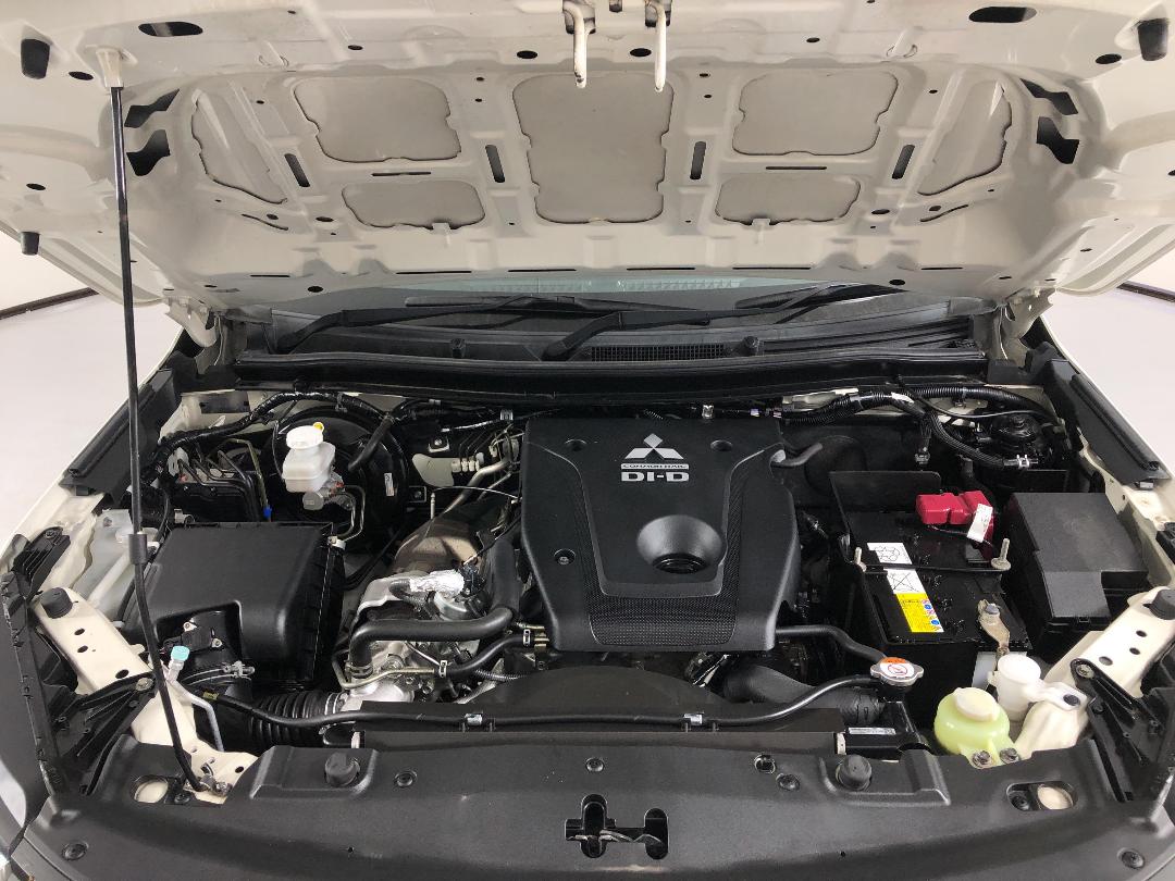 Photo '13' of Mitsubishi Triton