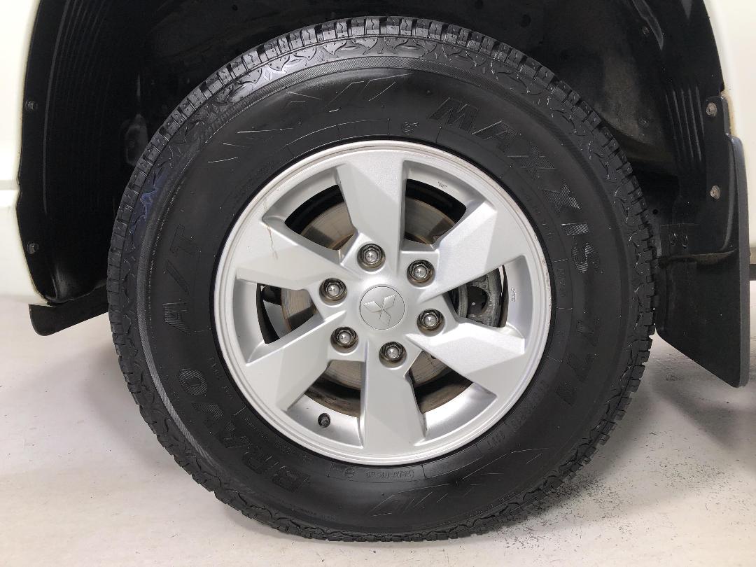 Photo '10' of Mitsubishi Triton