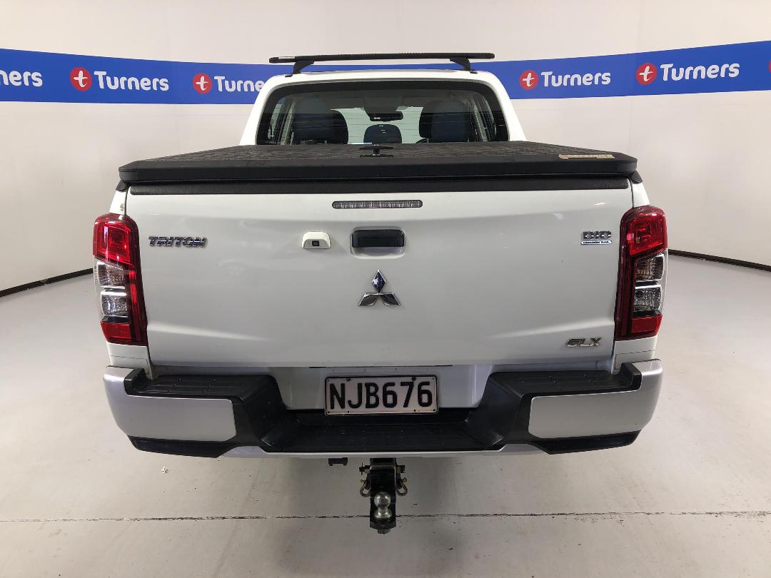 Photo '6' of Mitsubishi Triton