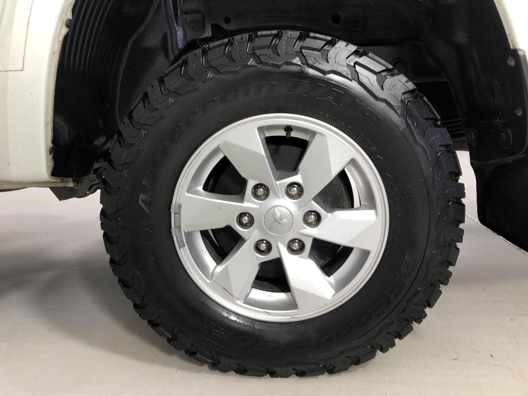 Photo '11' of Mitsubishi Triton