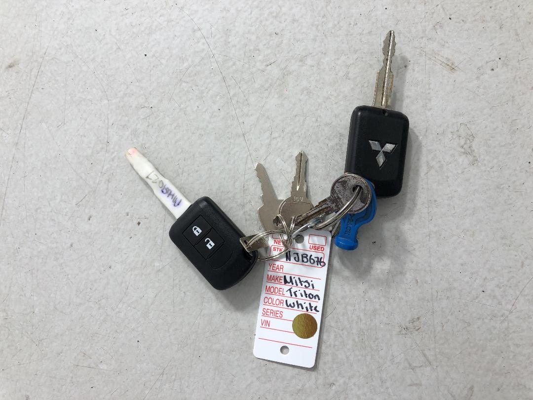 Photo '22' of Mitsubishi Triton