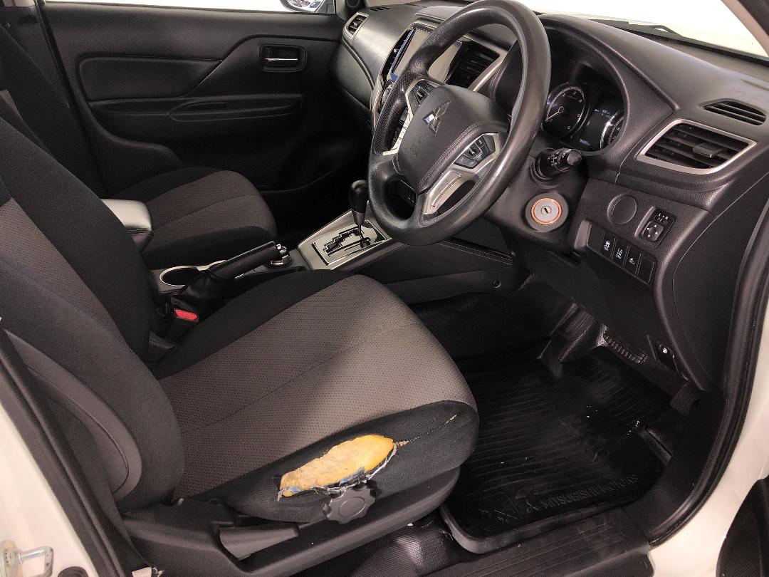 Photo '16' of Mitsubishi Triton