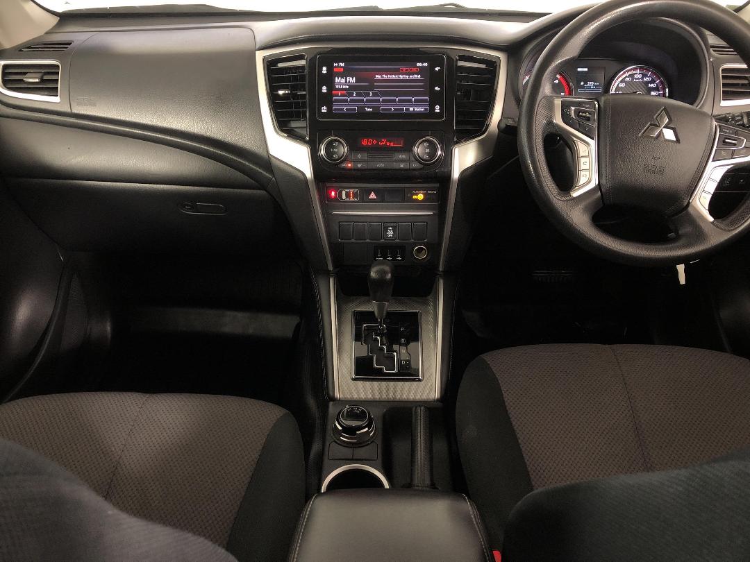 Photo '17' of Mitsubishi Triton