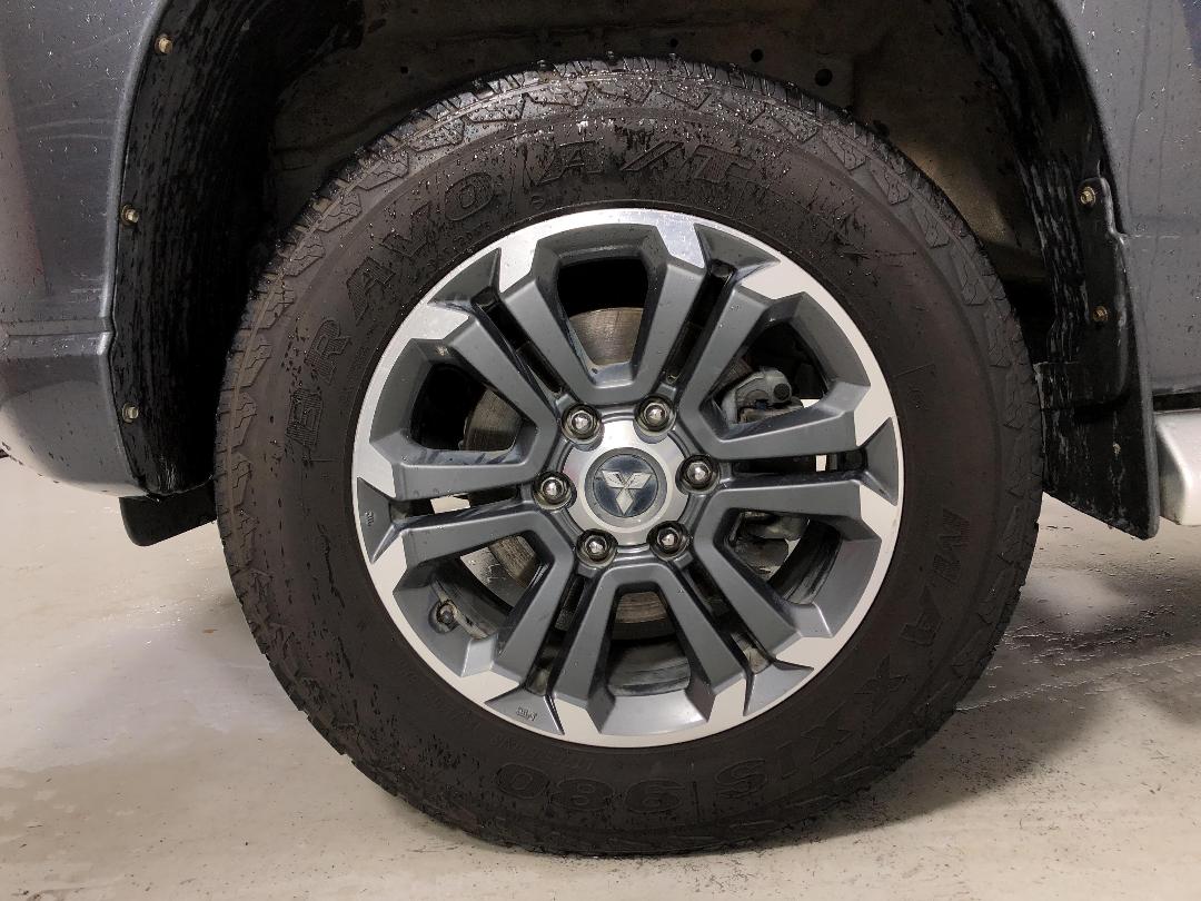 Photo '10' of Mitsubishi Triton