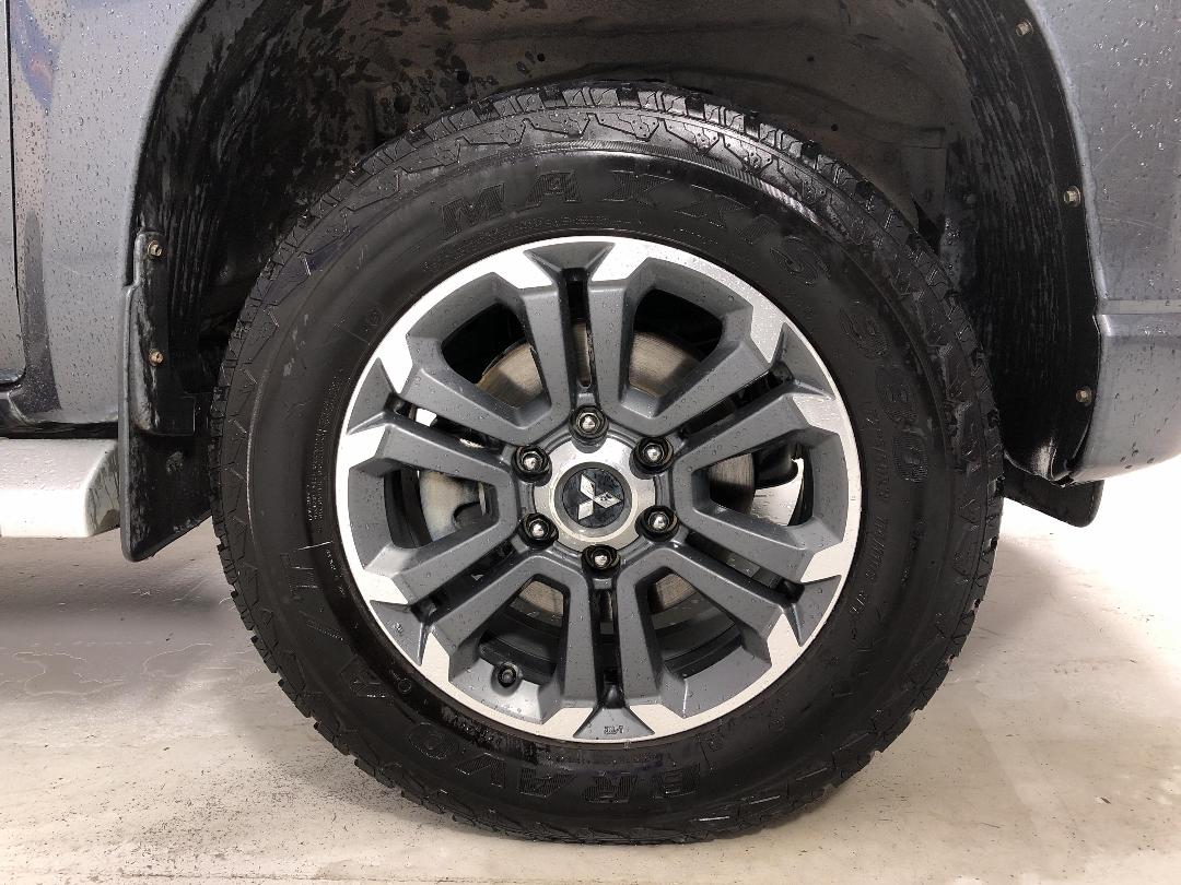 Photo '9' of Mitsubishi Triton