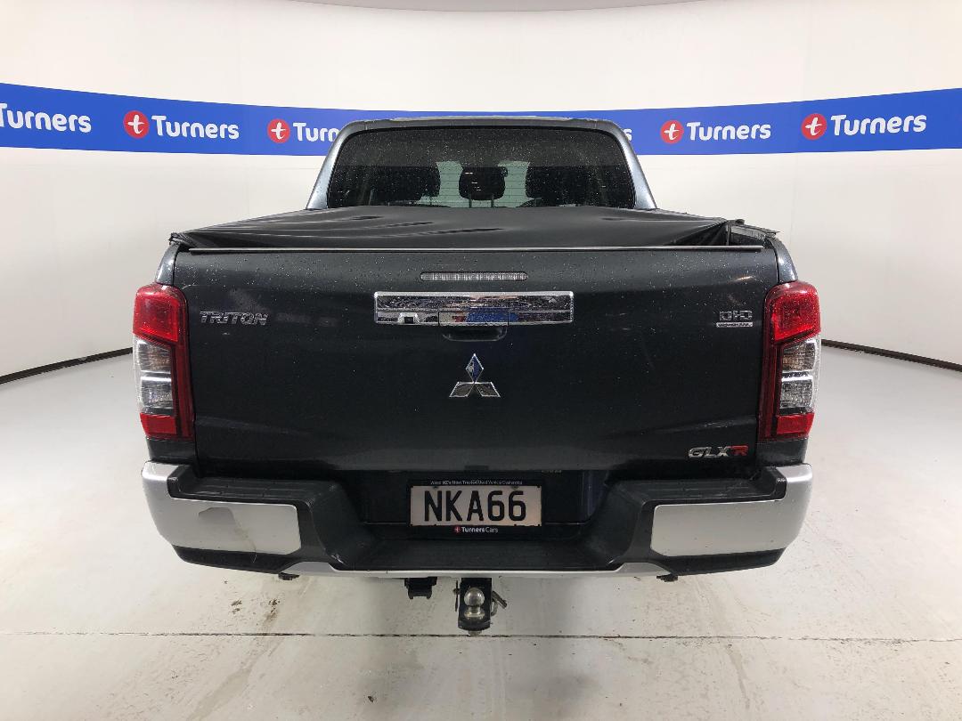 Photo '6' of Mitsubishi Triton