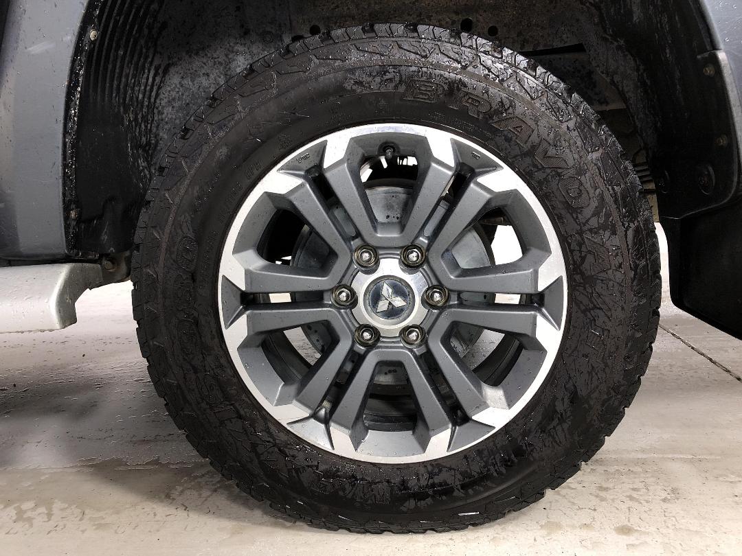 Photo '11' of Mitsubishi Triton