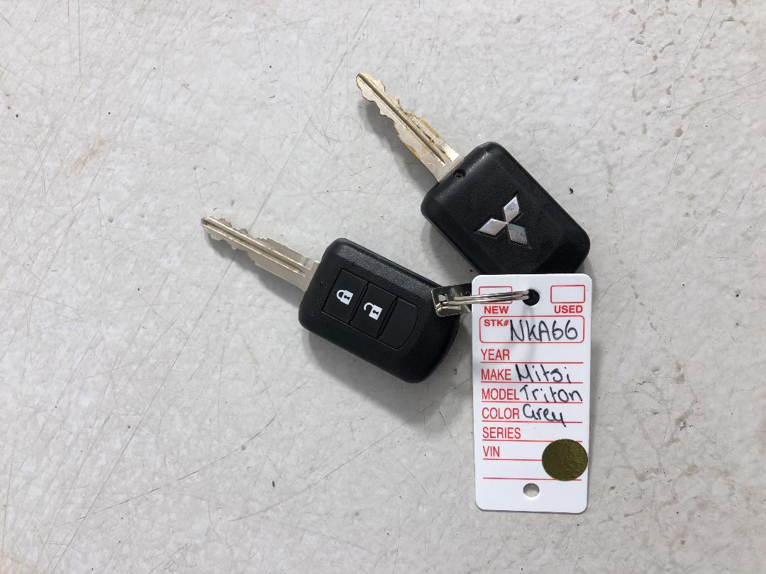 Photo '22' of Mitsubishi Triton