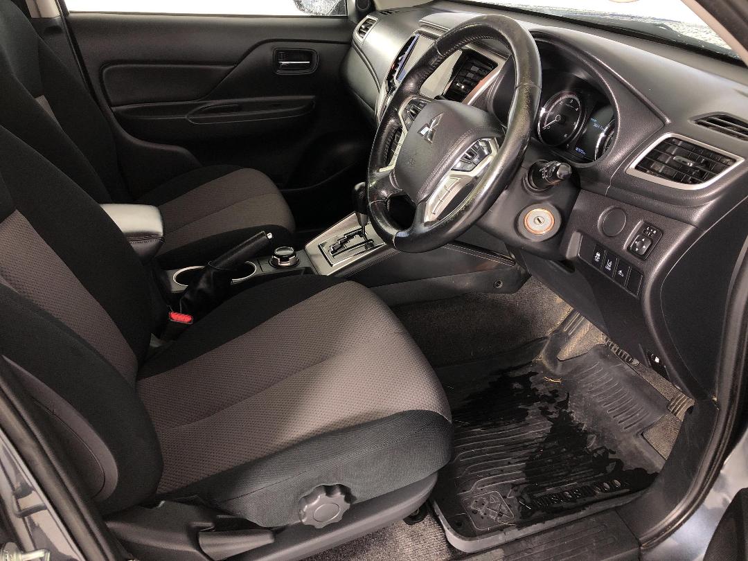 Photo '16' of Mitsubishi Triton