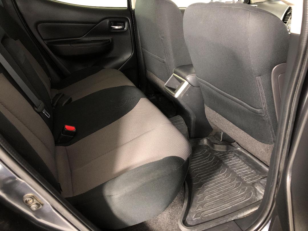 Photo '20' of Mitsubishi Triton