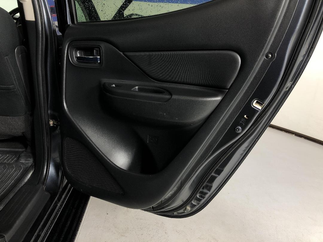 Photo '19' of Mitsubishi Triton