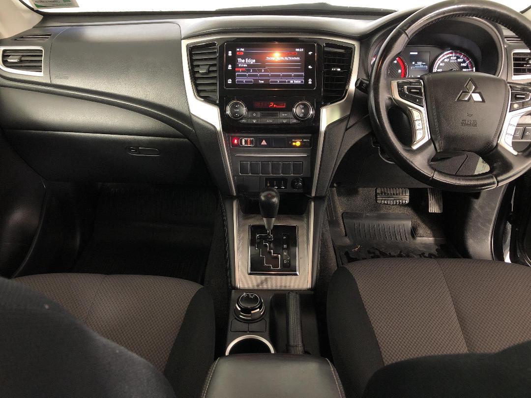 Photo '17' of Mitsubishi Triton