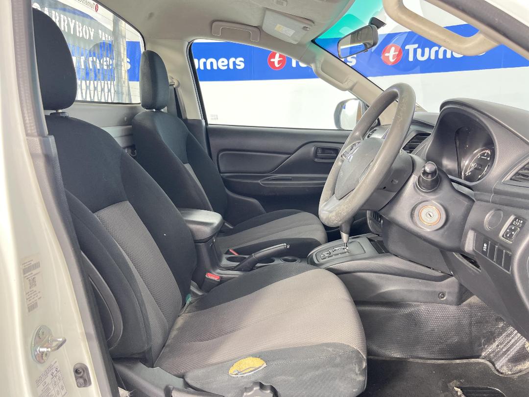 Photo '16' of Mitsubishi Triton Photo '16' of Mitsubishi Triton