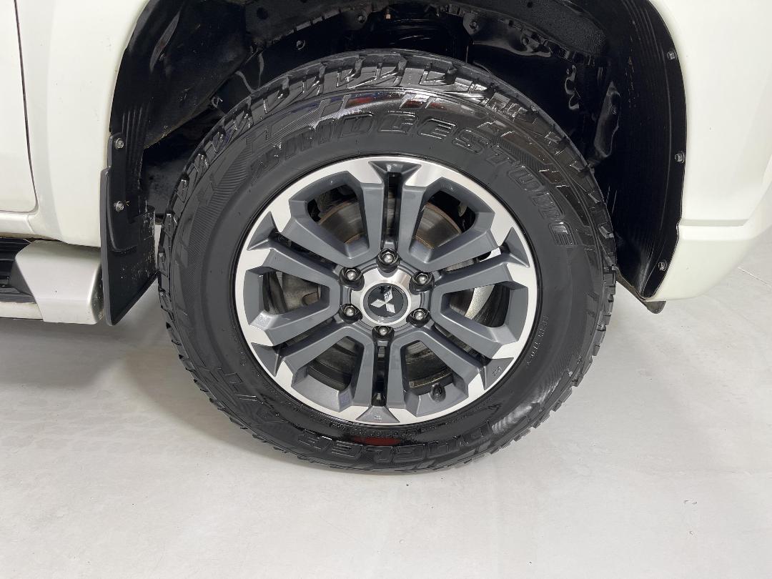 Photo '9' of Mitsubishi Triton