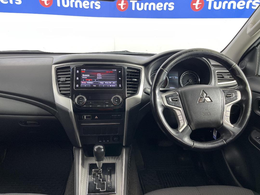 Photo '17' of Mitsubishi Triton