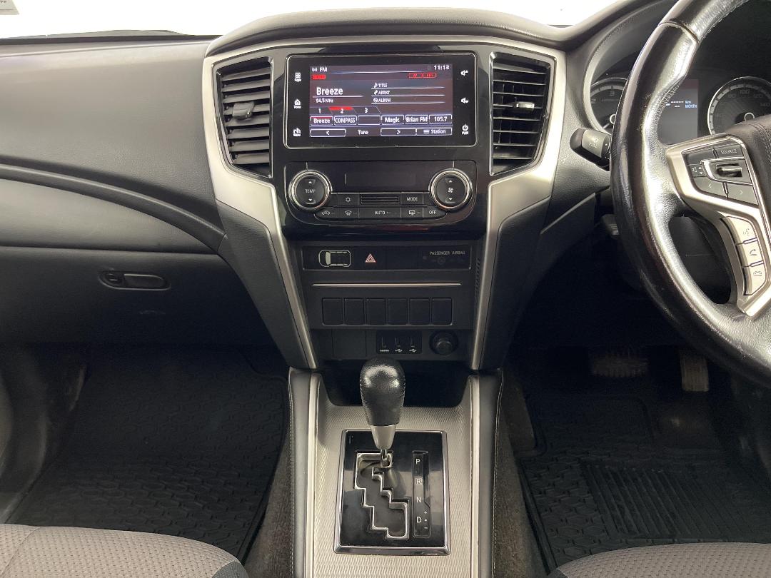 Photo '18' of Mitsubishi Triton