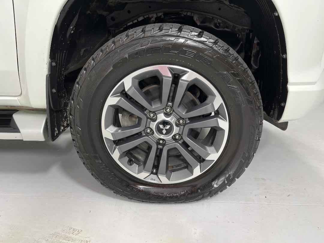 Photo '9' of Mitsubishi Triton