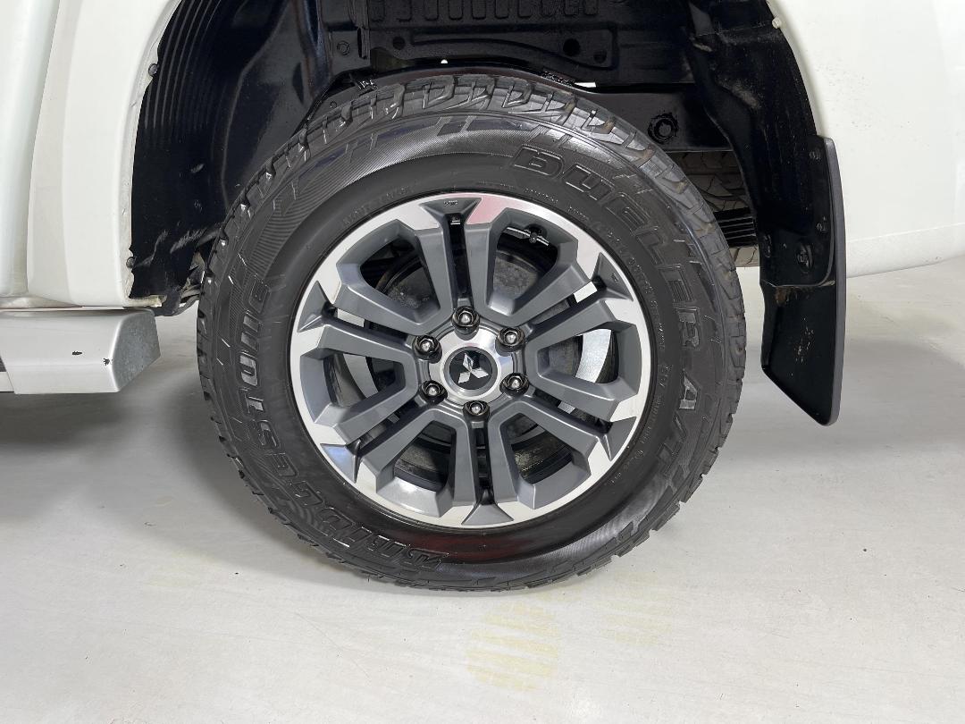 Photo '11' of Mitsubishi Triton