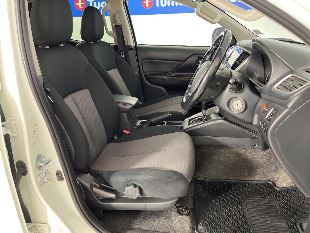 Photo '16' of Mitsubishi Triton