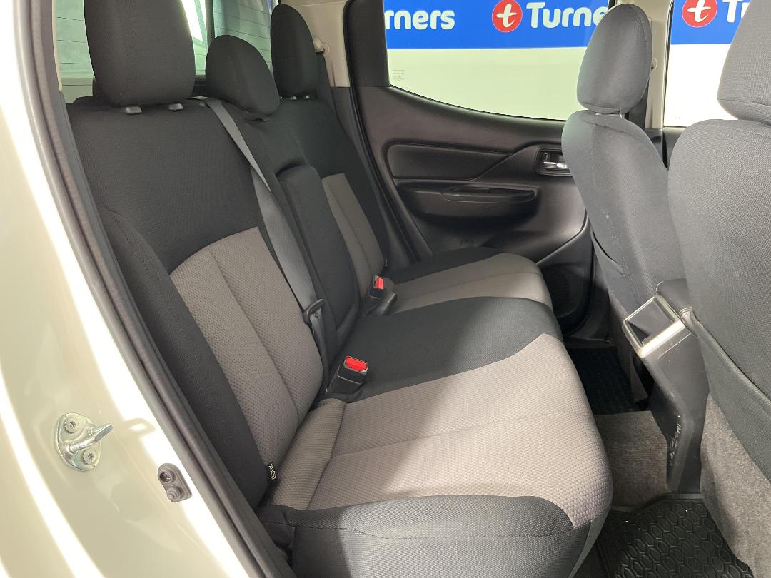 Photo '20' of Mitsubishi Triton