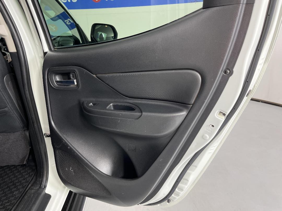 Photo '19' of Mitsubishi Triton